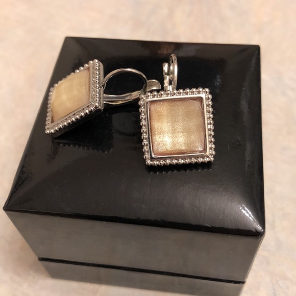 Earrings - Picture 2 of 3